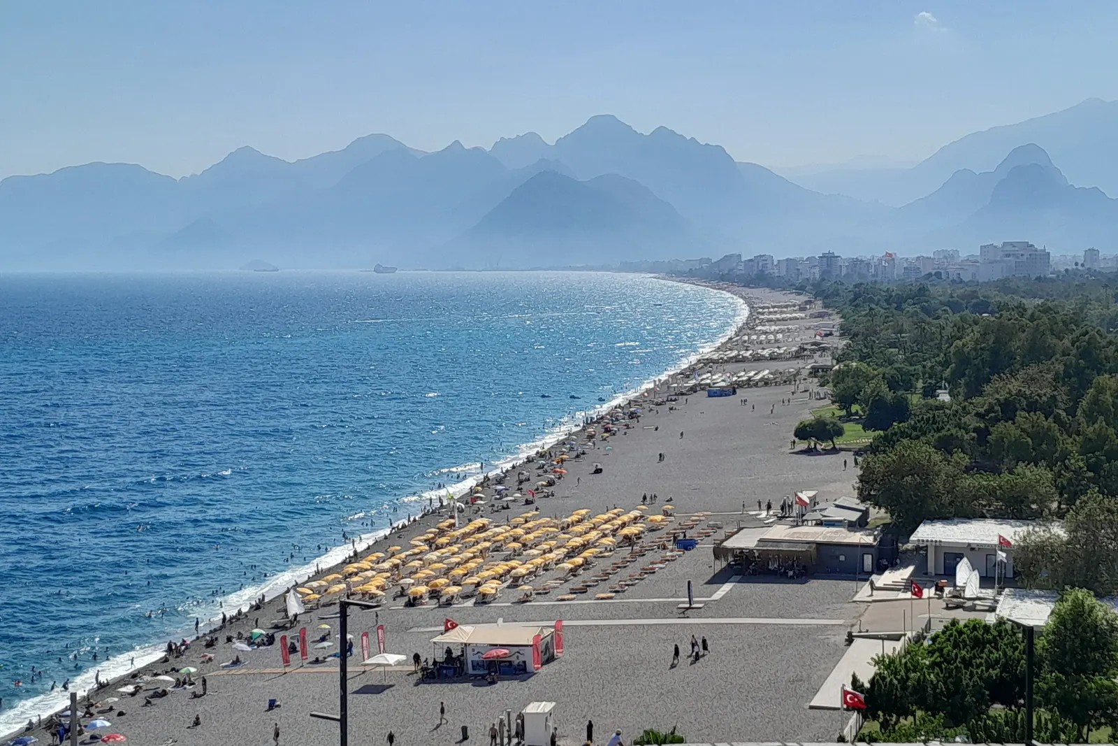 Konyaaltı Beach in Antalya with parasols and mountains behind